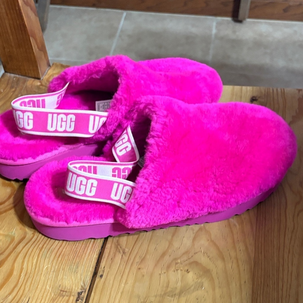 UGG Vibrant Pink Fuzzy Slippers - Picture 9 of 10